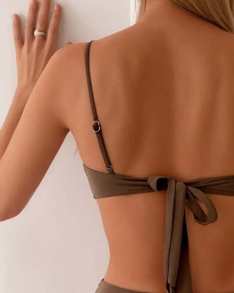 Valentina Marbella® | Bikini glam con detalles dorados