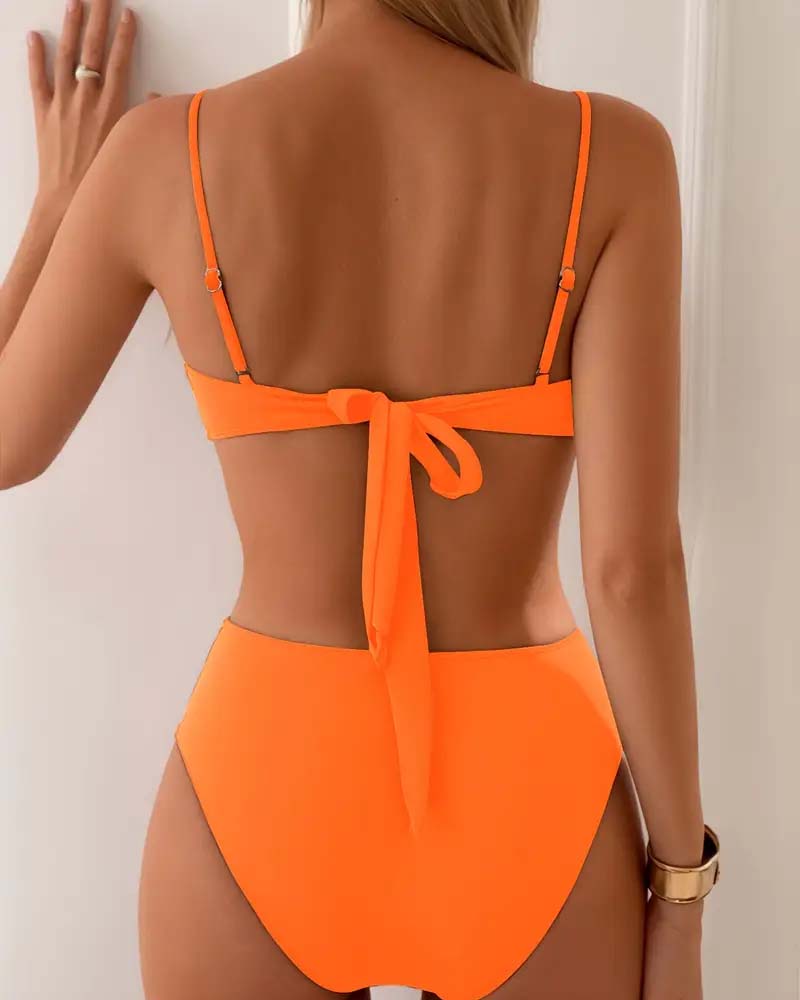 Valentina Marbella® | Bikini glam con detalles dorados