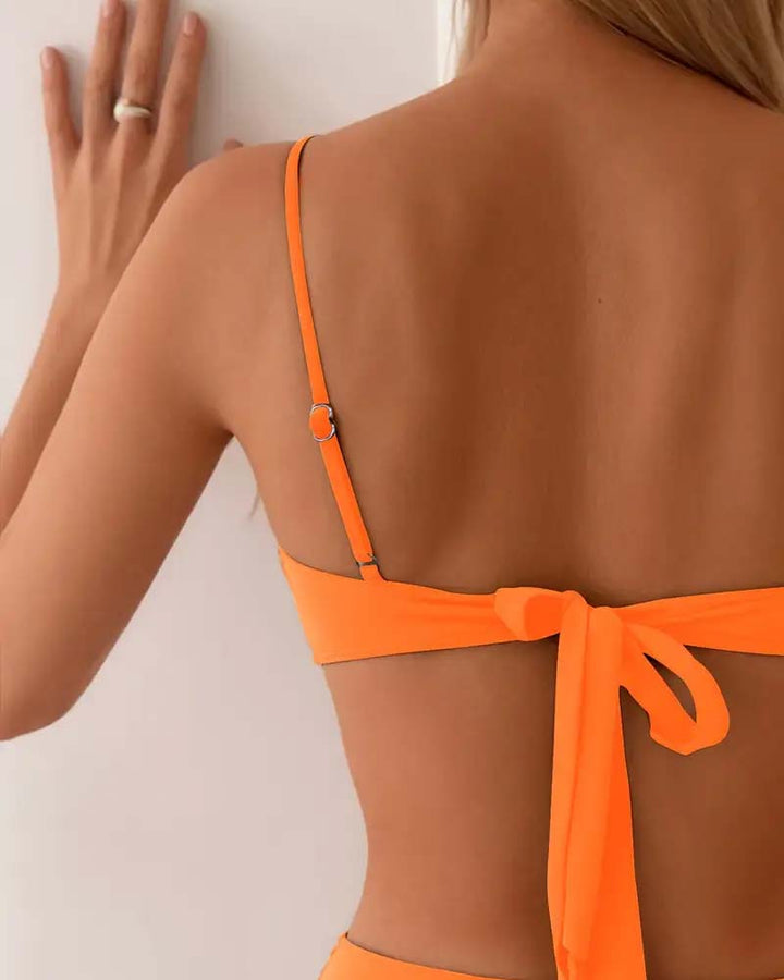 Valentina Marbella® | Bikini glam con detalles dorados